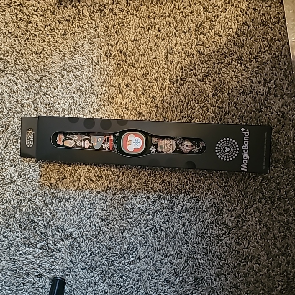 Disney Magic Band Plus NIB never connected